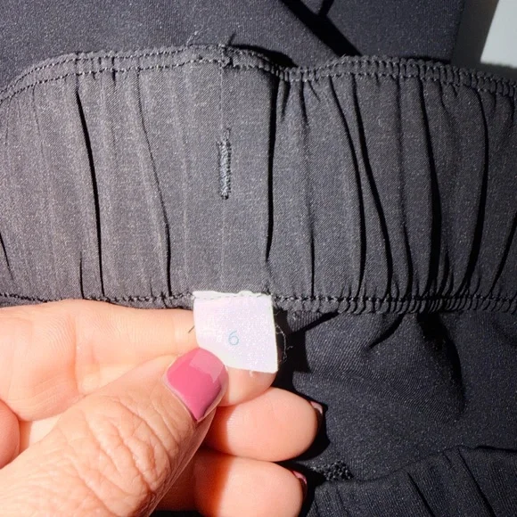 Lululemon On The Fly Pant Women's Size 6 Black Woven 26" Inseam Ankle Length - Picture 7 of 8